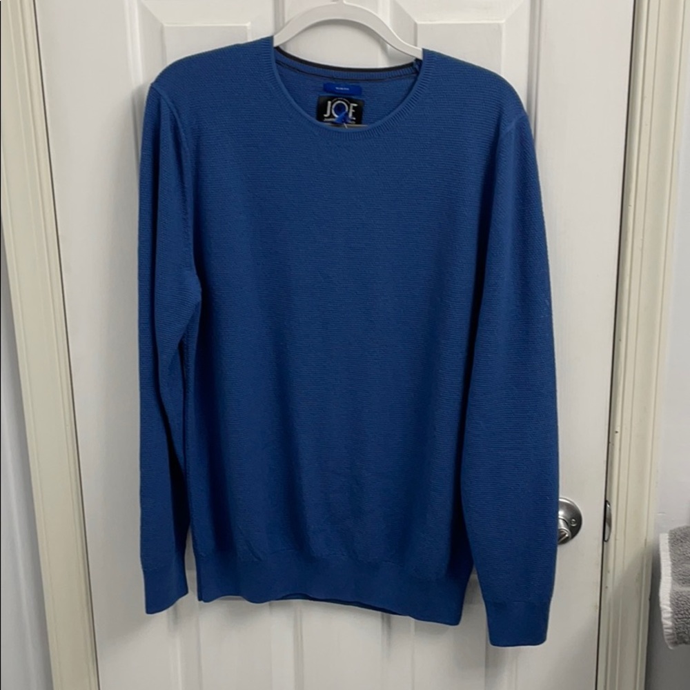 Men’s light sweater in a royal blue color size L